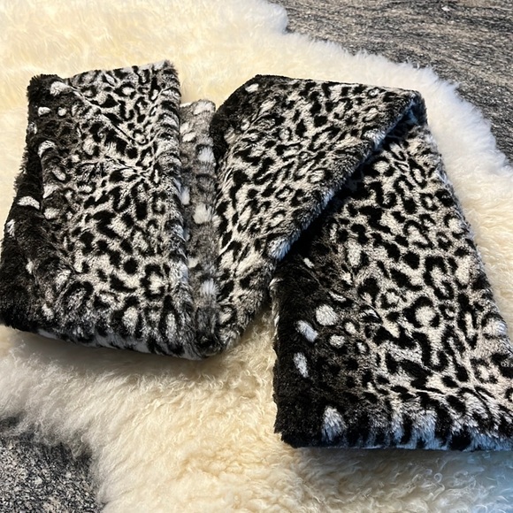 Ocelot Faux Fur Scarf by Tourance Luxurious Surroundings - Picture 1 of 5